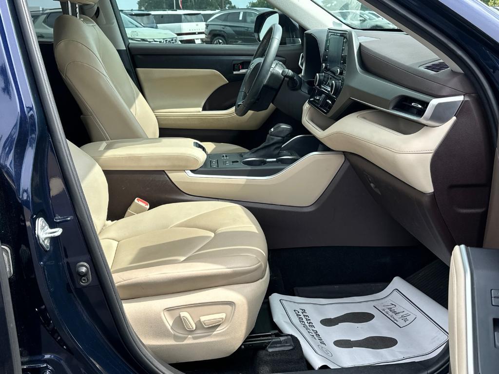 used 2021 Toyota Highlander car, priced at $30,538