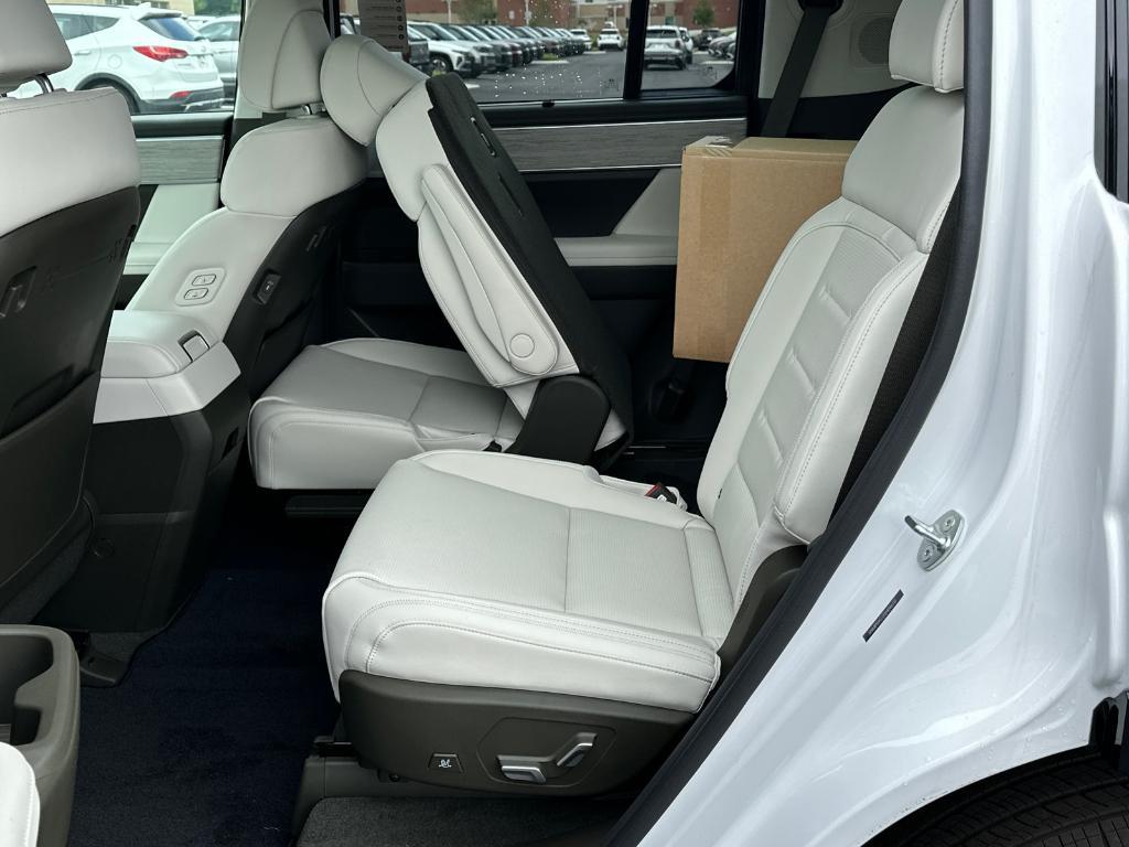 new 2025 Hyundai SANTA FE HEV car, priced at $47,916
