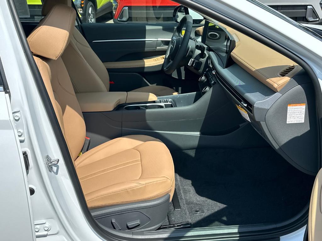 new 2025 Hyundai Sonata Hybrid car, priced at $39,611