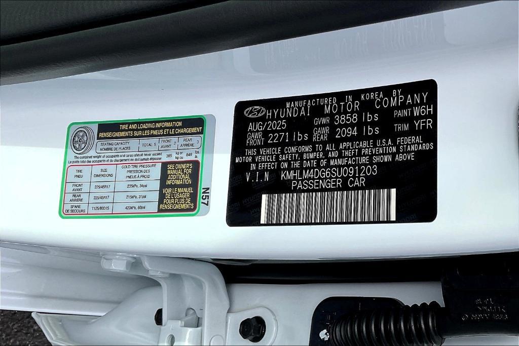 new 2025 Hyundai Elantra car, priced at $25,696