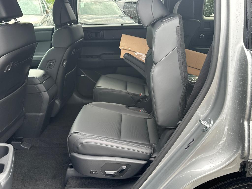new 2025 Hyundai SANTA FE HEV car, priced at $48,921