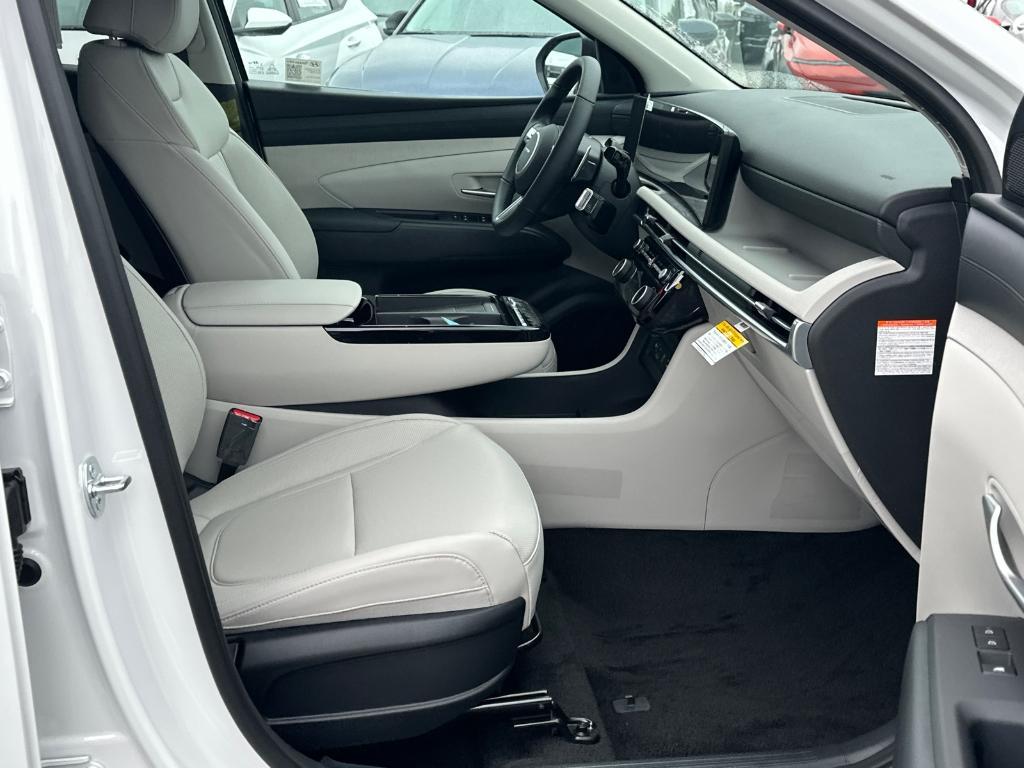 new 2025 Hyundai TUCSON Hybrid car, priced at $38,556