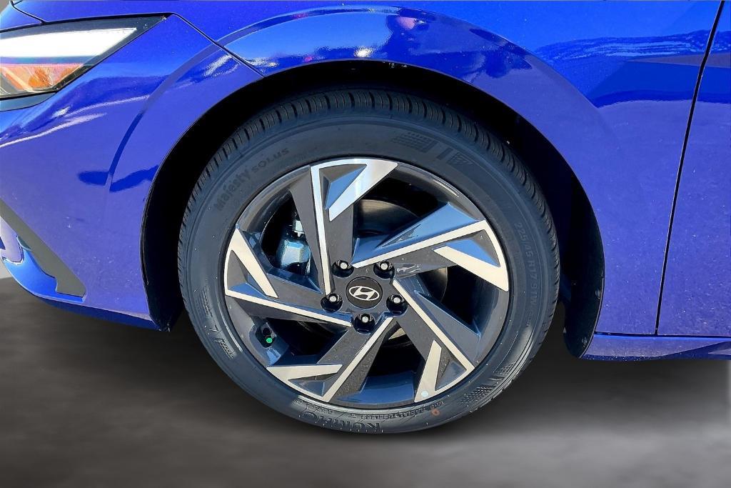 new 2025 Hyundai Elantra car, priced at $25,226