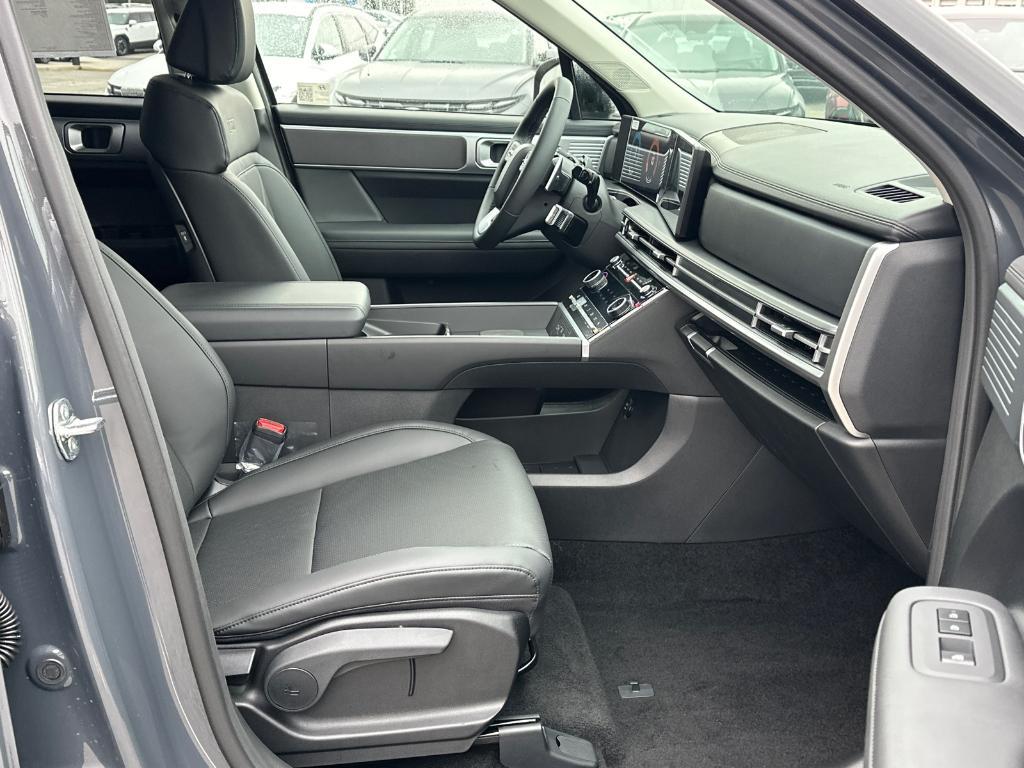 new 2025 Hyundai Santa Fe car, priced at $40,701