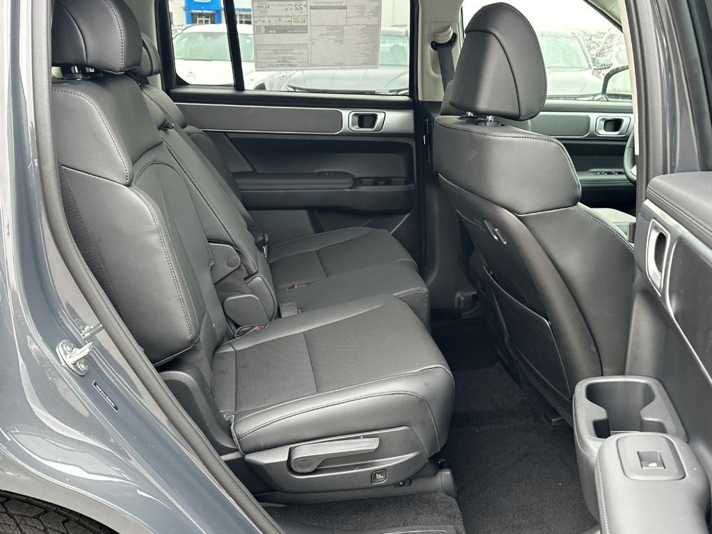 new 2025 Hyundai Santa Fe car, priced at $40,701