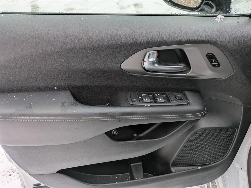 used 2025 Chrysler Pacifica Hybrid car, priced at $36,750