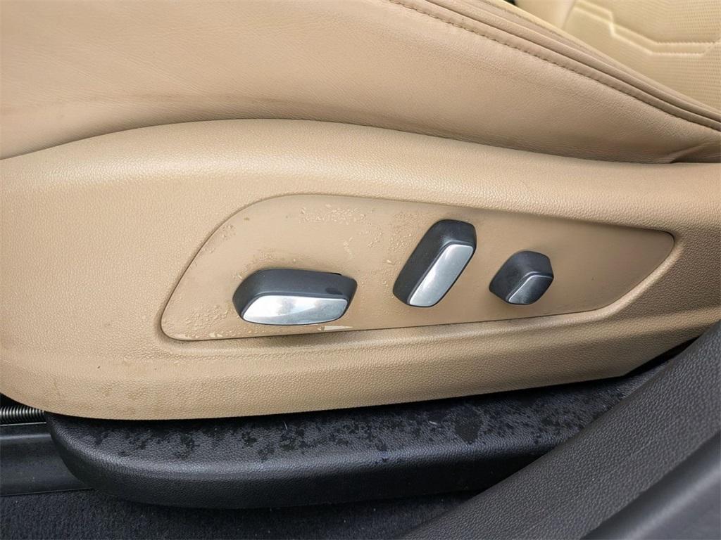 used 2021 Cadillac XT5 car, priced at $21,875