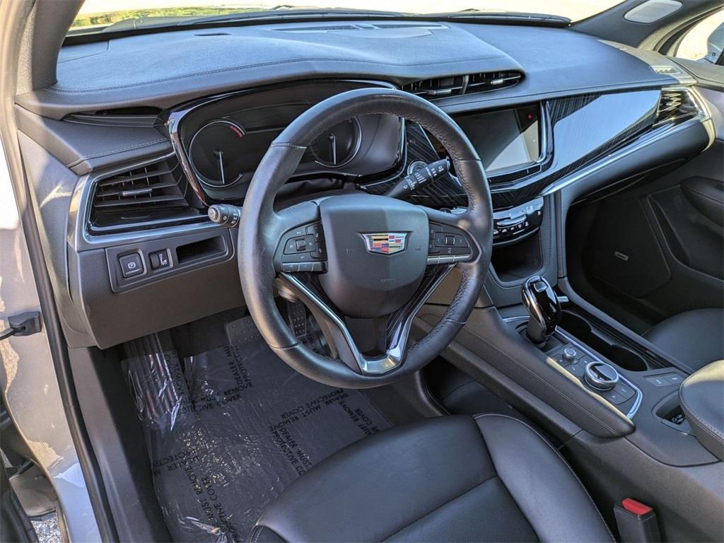 used 2024 Cadillac XT6 car, priced at $43,875