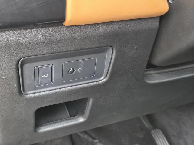 used 2017 Land Rover Discovery car, priced at $18,787