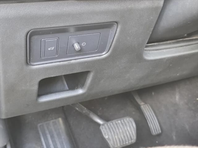used 2019 Land Rover Discovery car, priced at $16,988