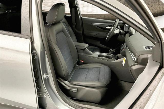 new 2025 Buick Envista car, priced at $27,280