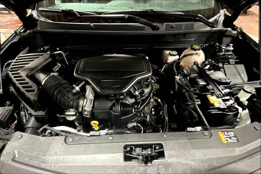 used 2025 Cadillac XT6 car, priced at $44,991