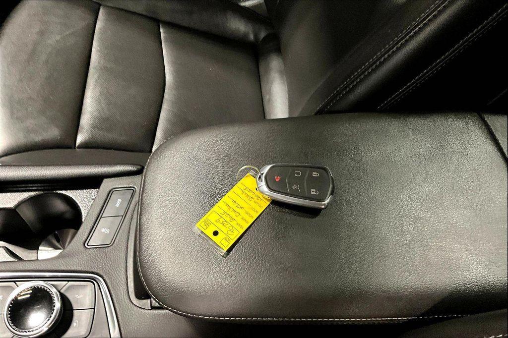 used 2025 Cadillac XT6 car, priced at $44,991