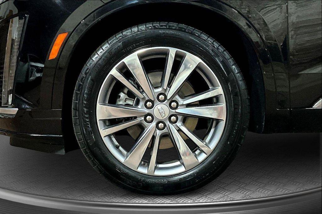 used 2025 Cadillac XT6 car, priced at $44,991