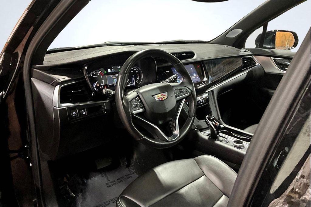 used 2025 Cadillac XT6 car, priced at $44,991