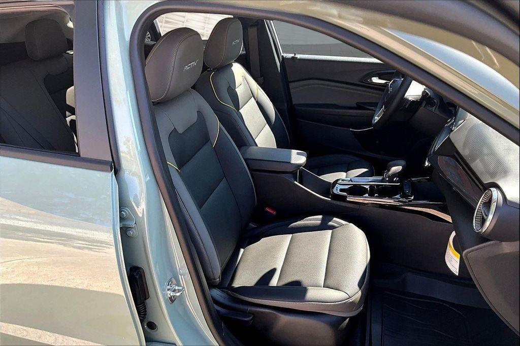 new 2025 Chevrolet Trax car, priced at $25,845