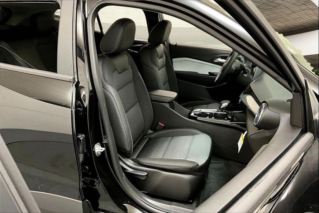new 2025 Chevrolet Trax car, priced at $24,211
