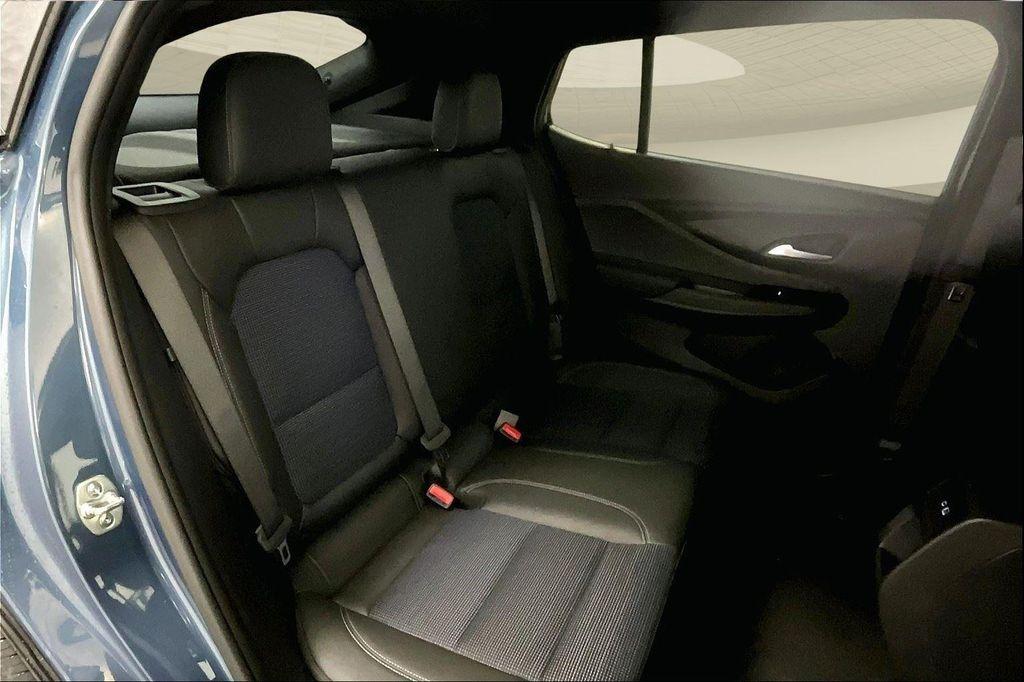 new 2025 Buick Envista car, priced at $24,007