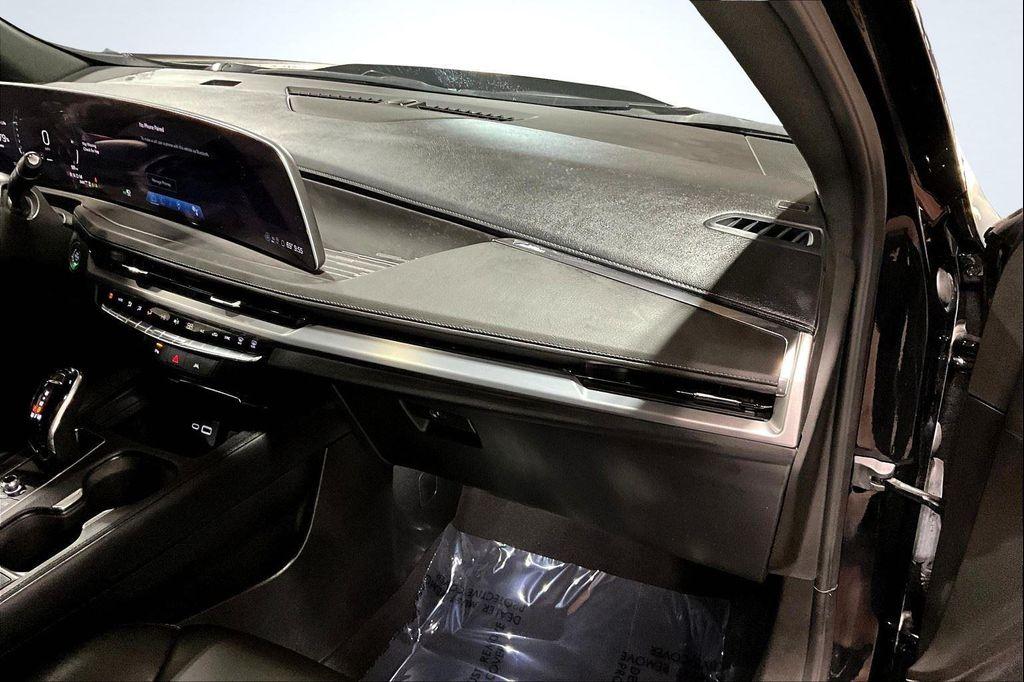 used 2025 Cadillac XT4 car, priced at $36,896