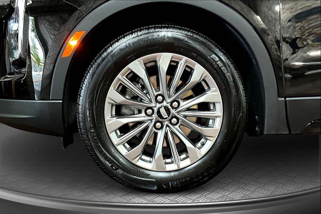 used 2025 Cadillac XT4 car, priced at $36,896