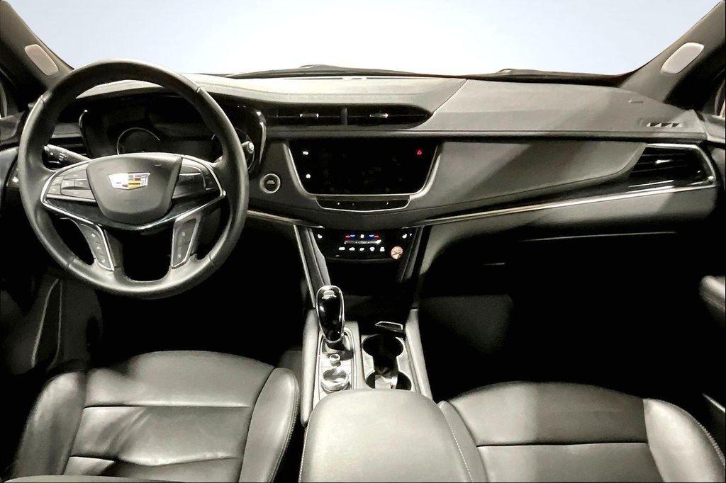 used 2025 Cadillac XT5 car, priced at $41,890