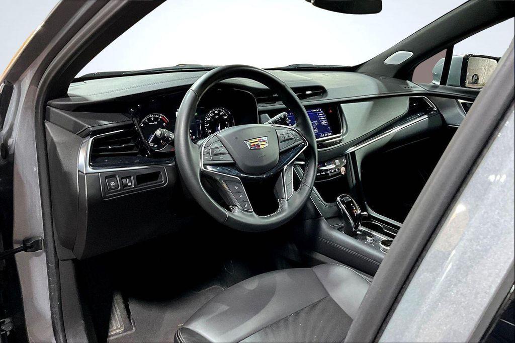 used 2025 Cadillac XT5 car, priced at $41,890