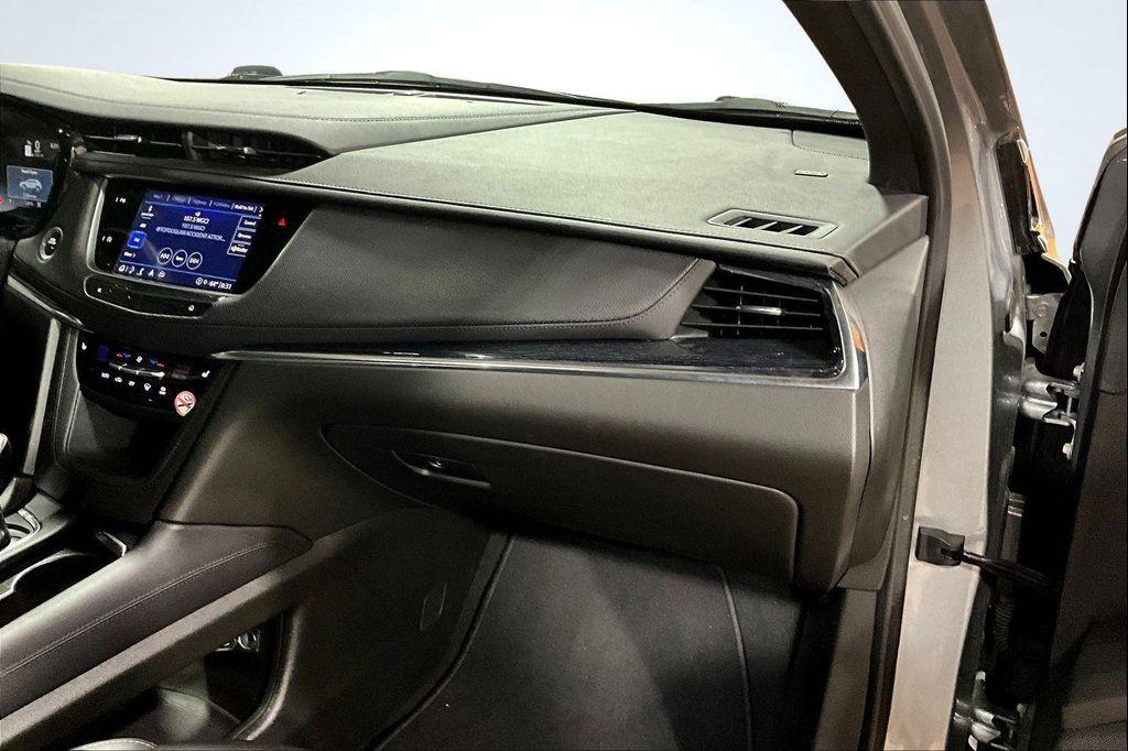 used 2025 Cadillac XT5 car, priced at $41,890