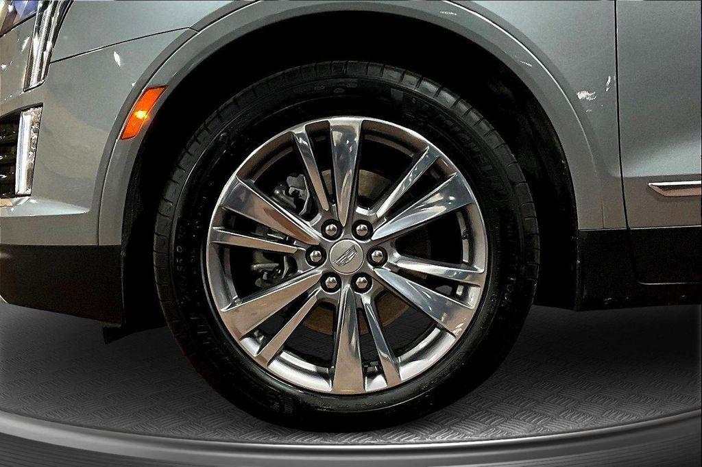 used 2025 Cadillac XT5 car, priced at $41,890