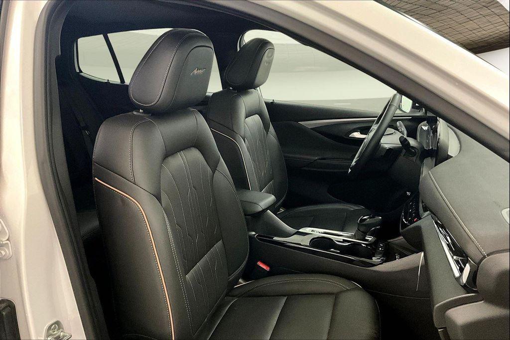 new 2025 Buick Envista car, priced at $31,568