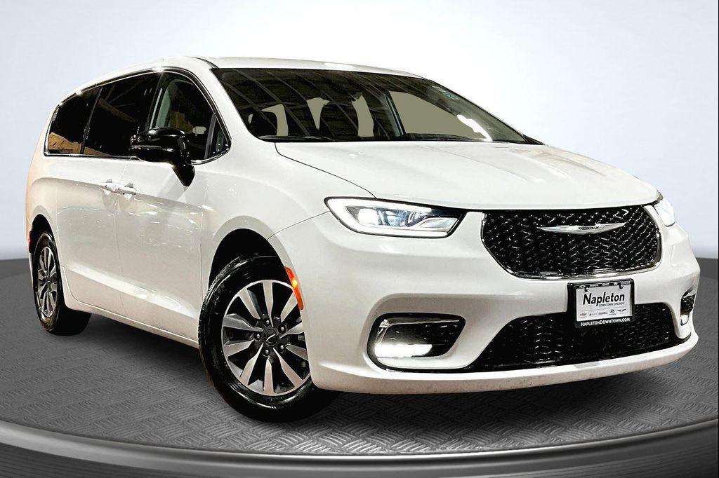 used 2024 Chrysler Pacifica Hybrid car, priced at $28,995