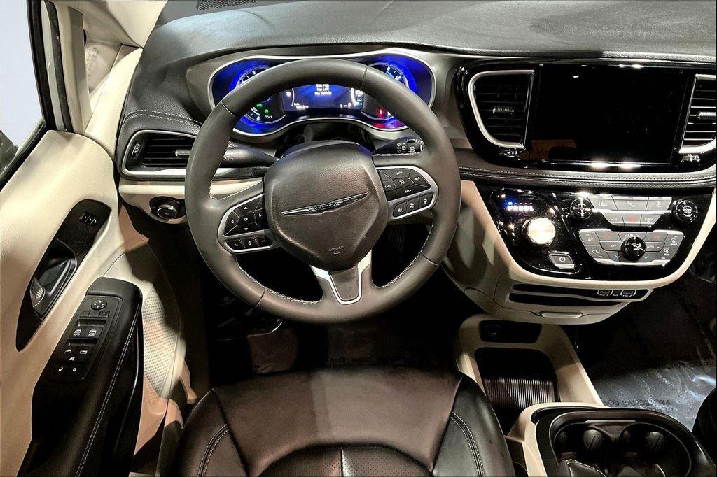 used 2024 Chrysler Pacifica Hybrid car, priced at $28,995