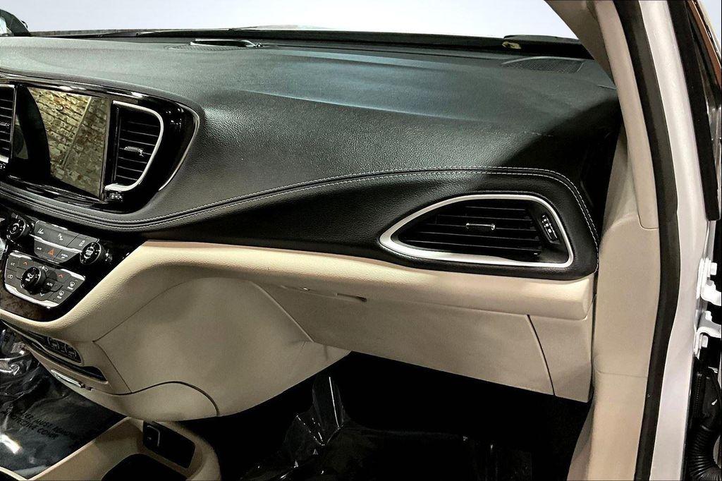 used 2024 Chrysler Pacifica Hybrid car, priced at $28,995