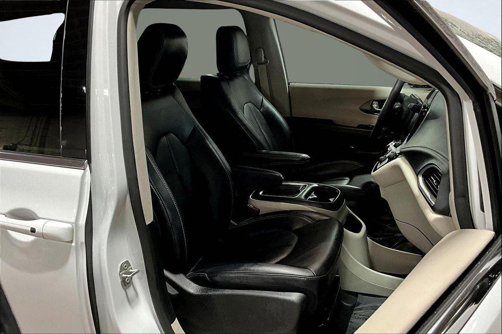 used 2024 Chrysler Pacifica Hybrid car, priced at $28,995