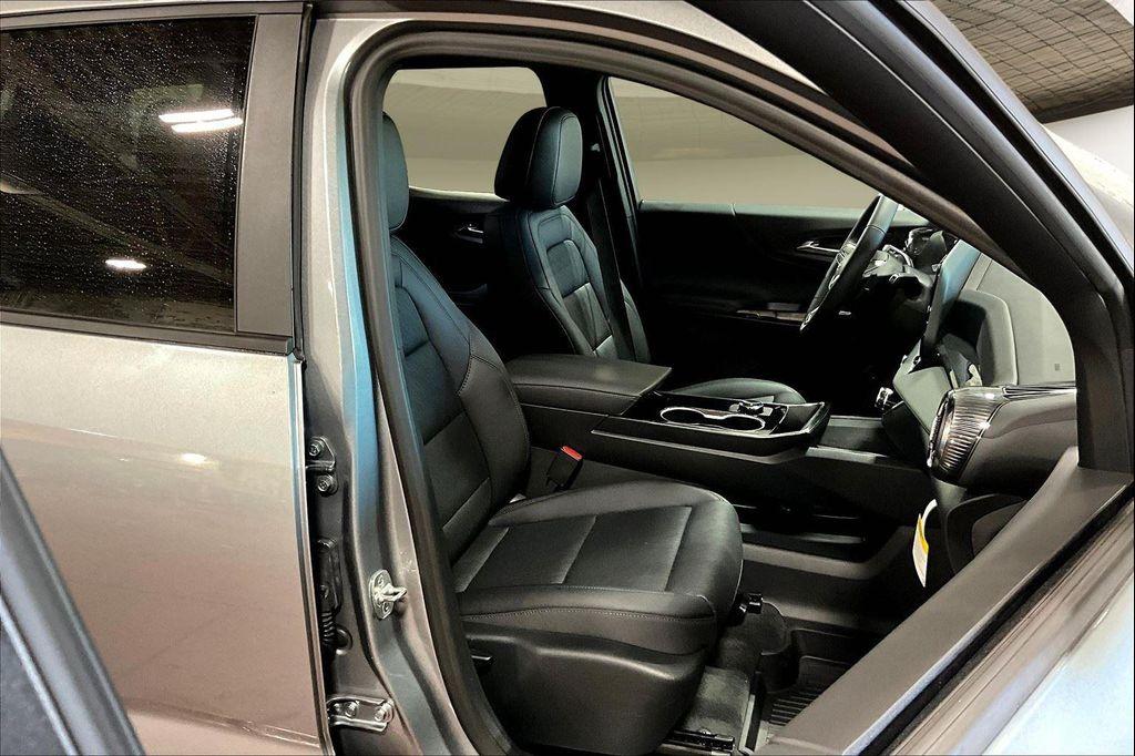 new 2026 Chevrolet Equinox car, priced at $31,810