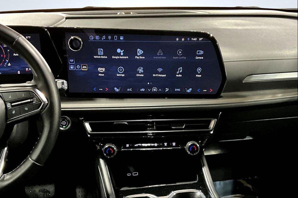 used 2024 Chevrolet Traverse car, priced at $34,996