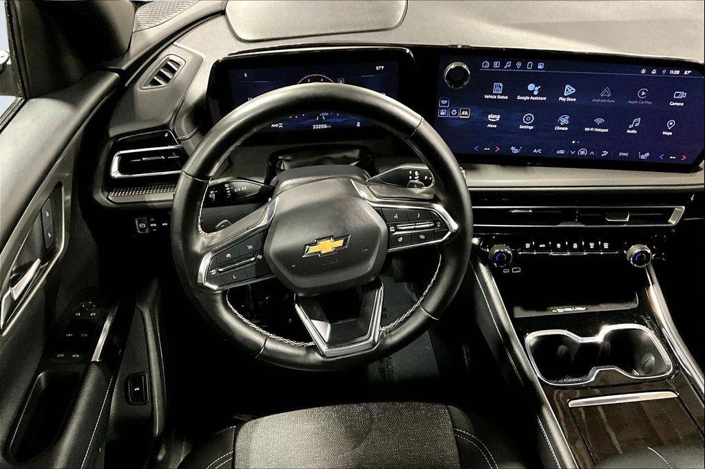 used 2024 Chevrolet Traverse car, priced at $34,996