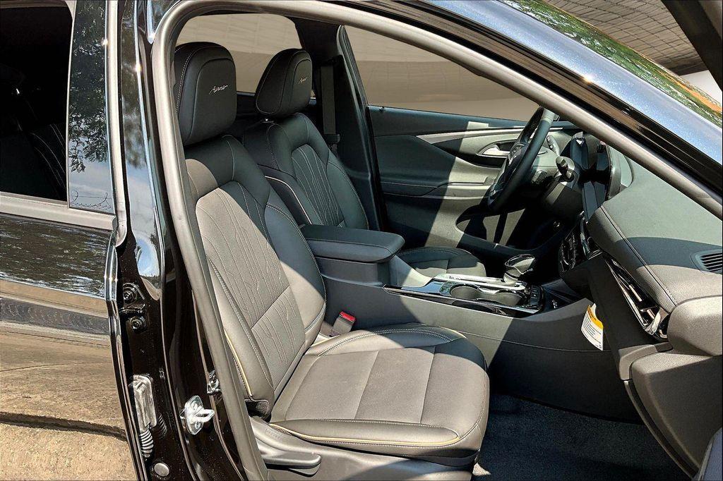 new 2025 Buick Envista car, priced at $29,935