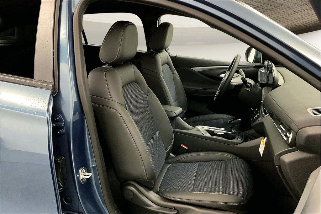 new 2025 Buick Envista car, priced at $24,442