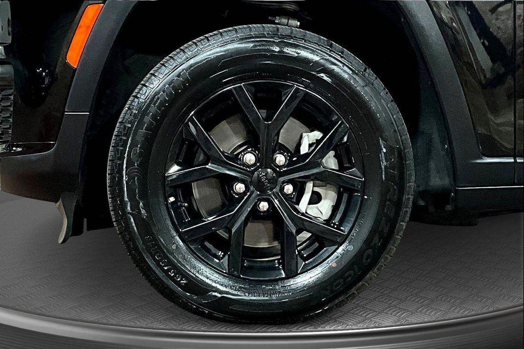 used 2024 Jeep Grand Cherokee L car, priced at $29,595