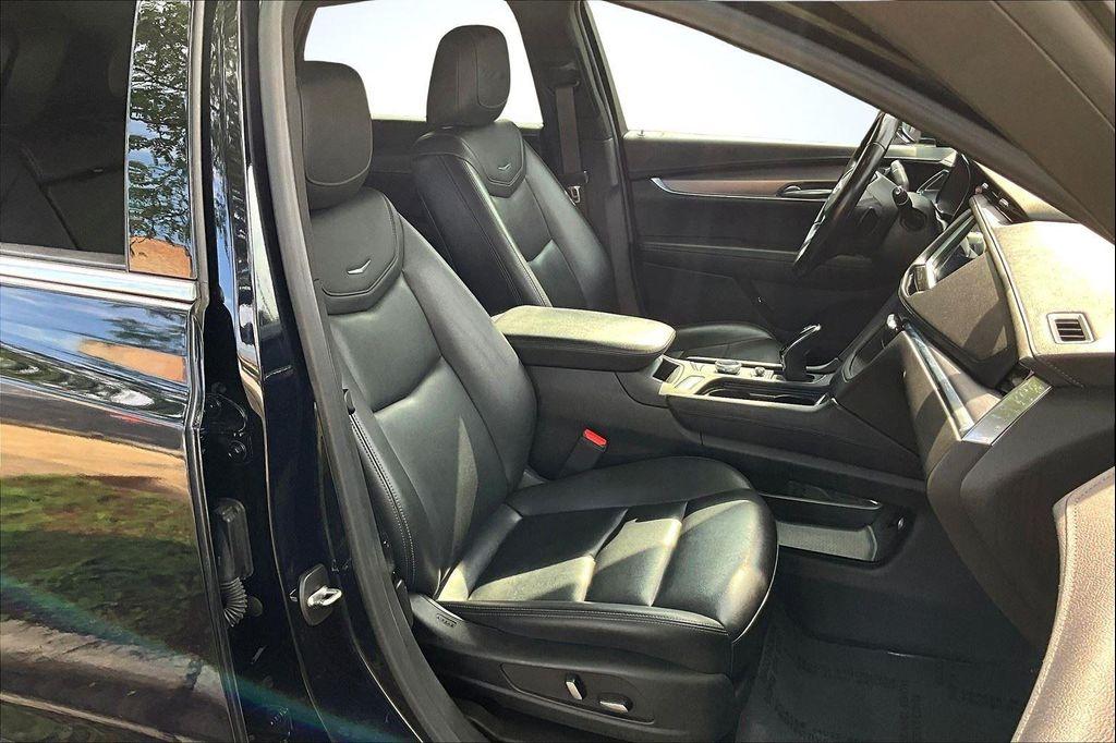 used 2022 Cadillac XT5 car, priced at $26,999