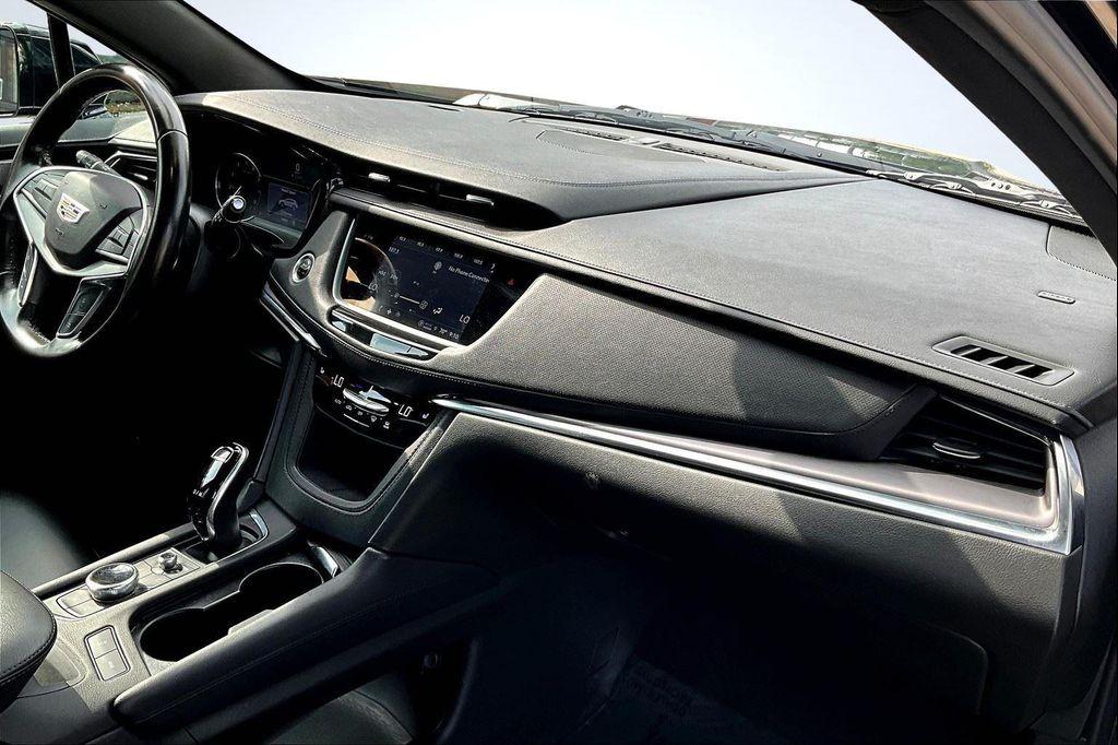 used 2022 Cadillac XT5 car, priced at $26,999