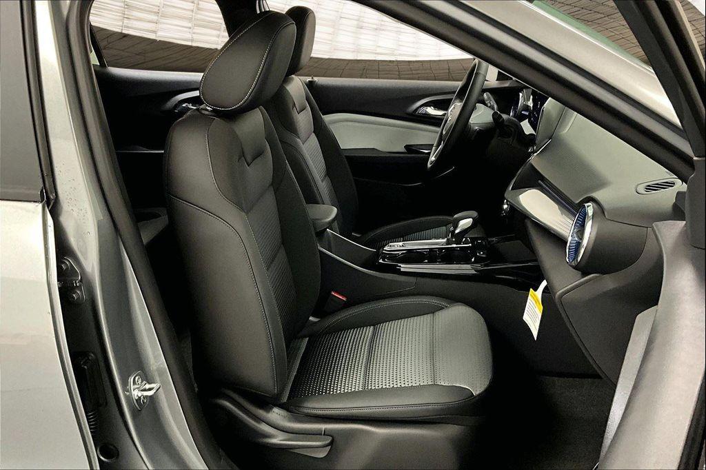 new 2025 Chevrolet Trax car, priced at $24,211