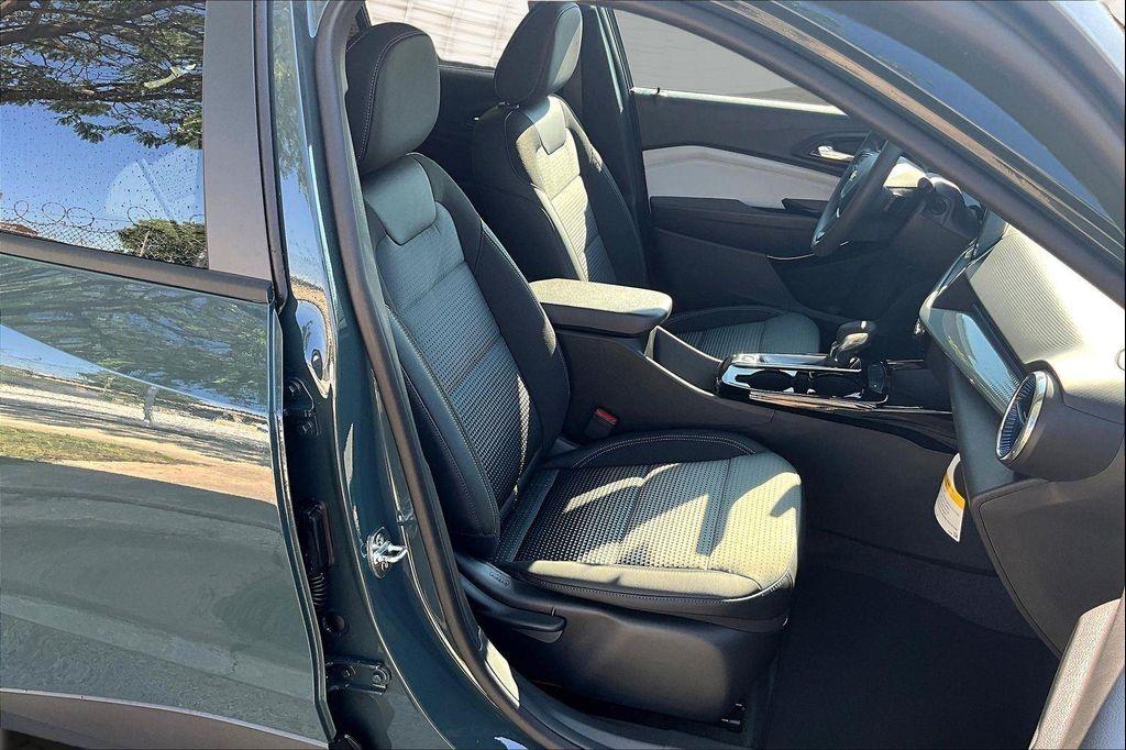 new 2025 Chevrolet Trax car, priced at $22,995