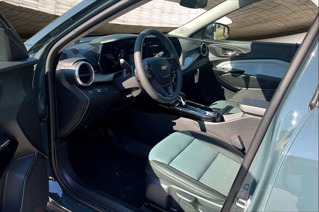 new 2025 Chevrolet Trax car, priced at $22,995