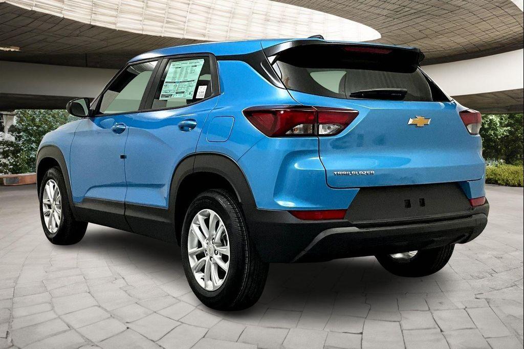 new 2025 Chevrolet TrailBlazer car, priced at $22,668