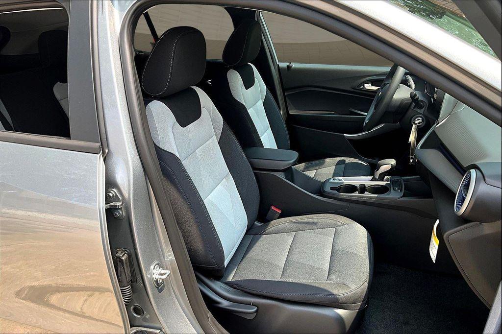 new 2025 Chevrolet Trax car, priced at $22,610