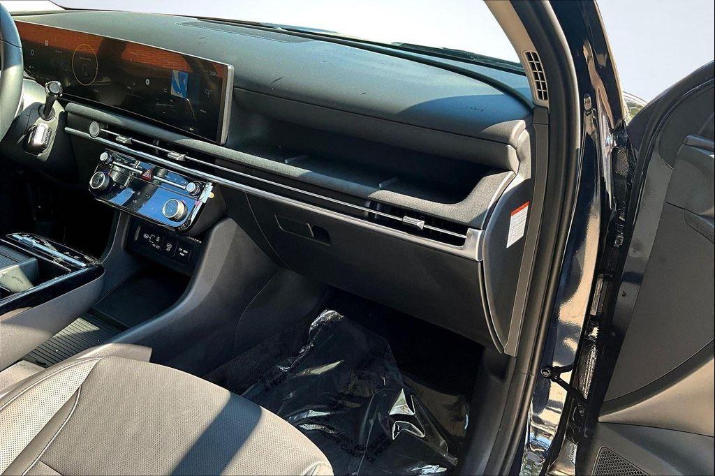used 2025 Hyundai TUCSON Hybrid car, priced at $32,675
