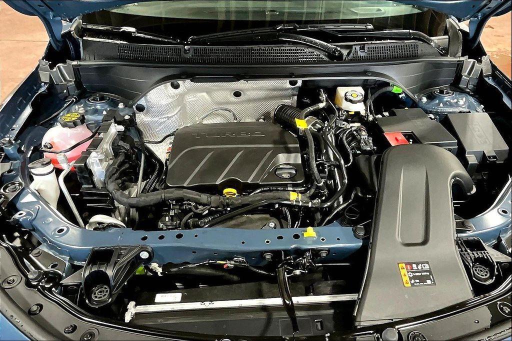 new 2025 Buick Envista car, priced at $29,935