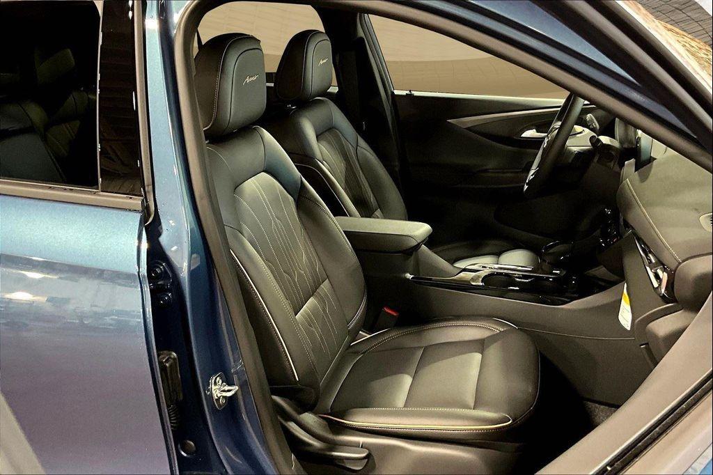 new 2025 Buick Envista car, priced at $29,935