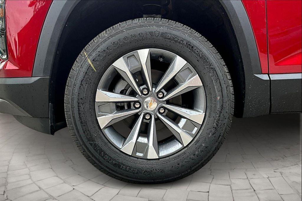 new 2026 Chevrolet Equinox car, priced at $28,905